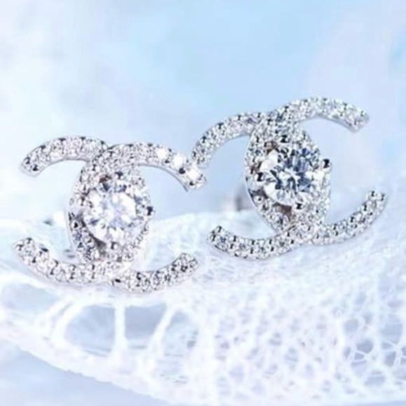 925 Sterling Silver Moissanite White Minimalist Cluster Earring - Picture 3 of 7